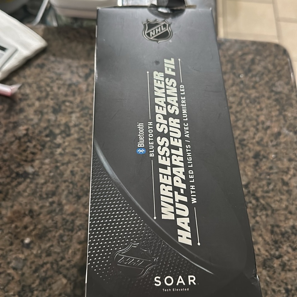 SOAR NHL Nashville predators, Bluetooth wireless speaker with LED lights, new - Picture 3 of 4